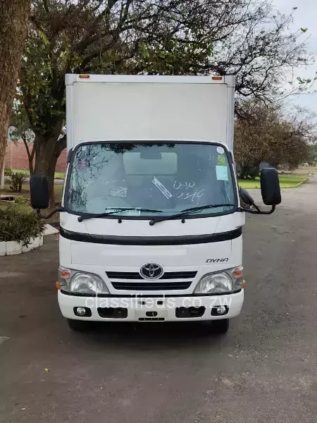 Toyota Dyna 2015