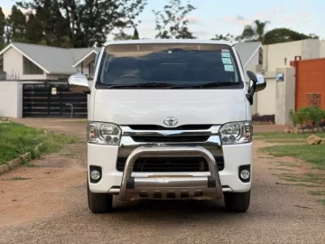 Toyota Hiace 2015