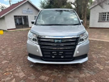 Toyota Noah 2016