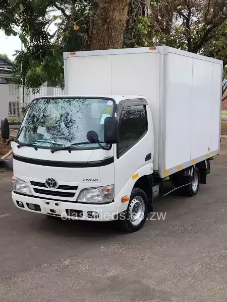 Toyota Dyna 2015