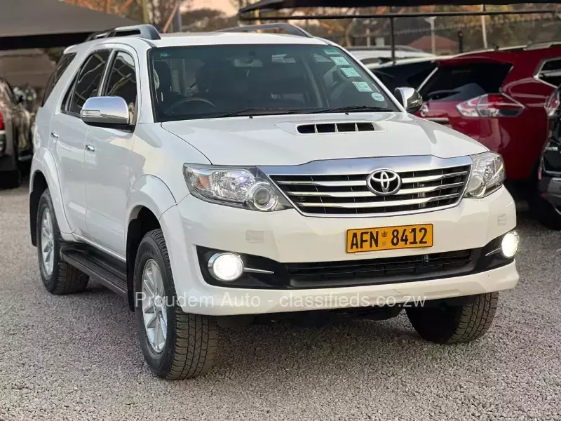 Toyota Fortuner 2015