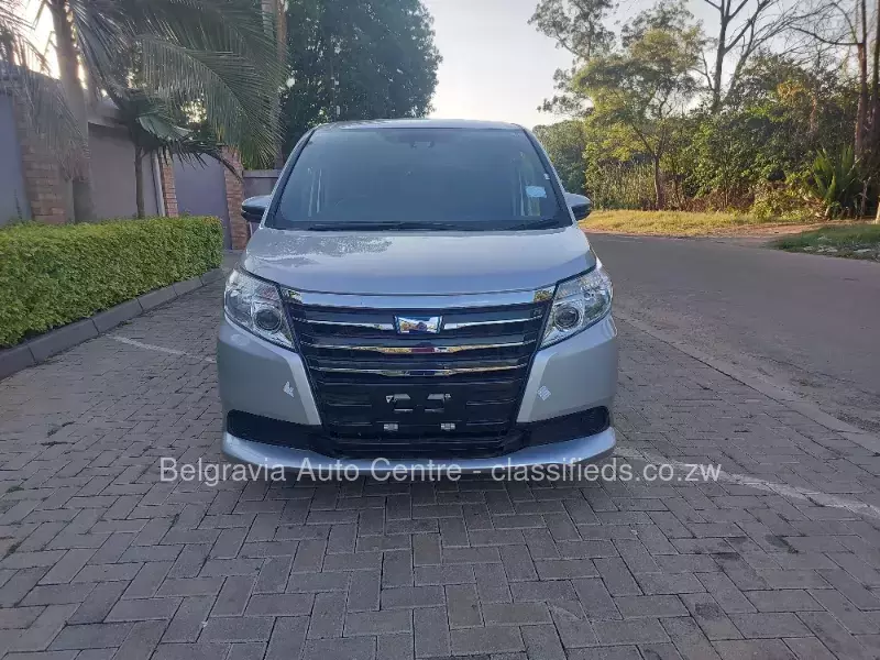 Toyota Noah 2016