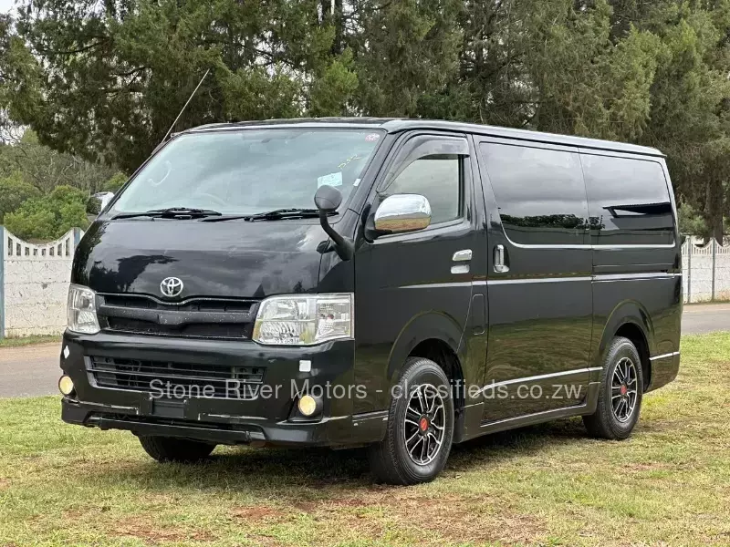 Toyota Hiace 2015