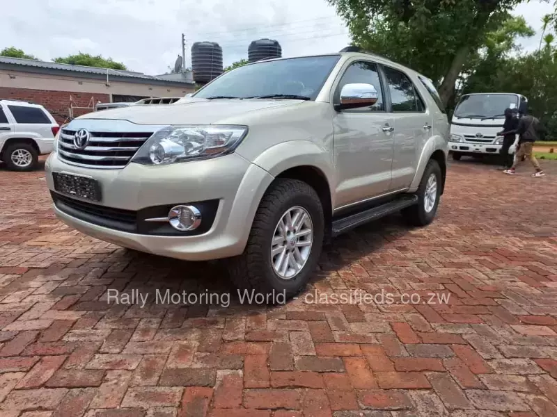 Toyota Fortuner 2015