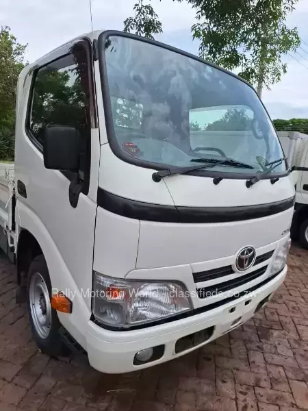 Toyota Dyna 2015