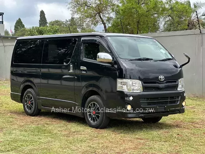 Toyota Hiace 2015