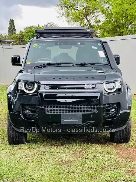 Land Rover Defender 2024