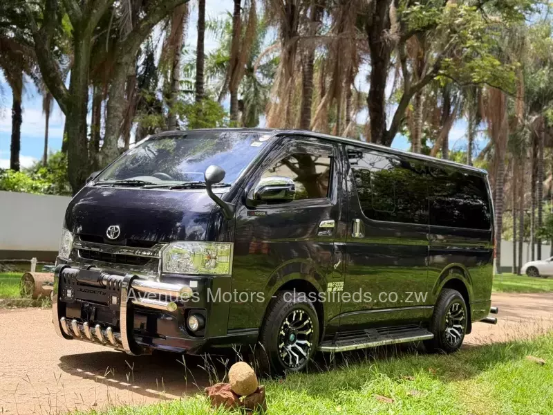 Toyota Hiace 2016