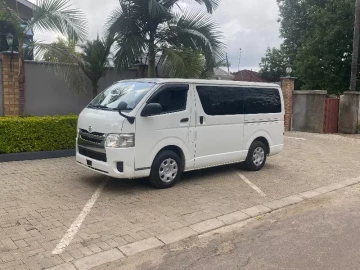 Toyota Hiace 2015