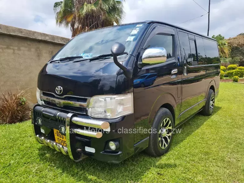 Toyota Hiace 2015