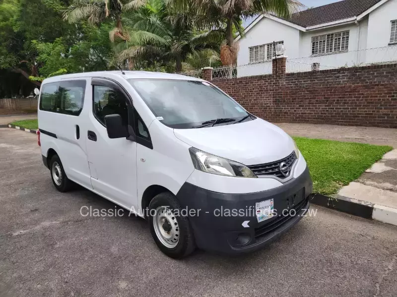 Nissan NV200 2015