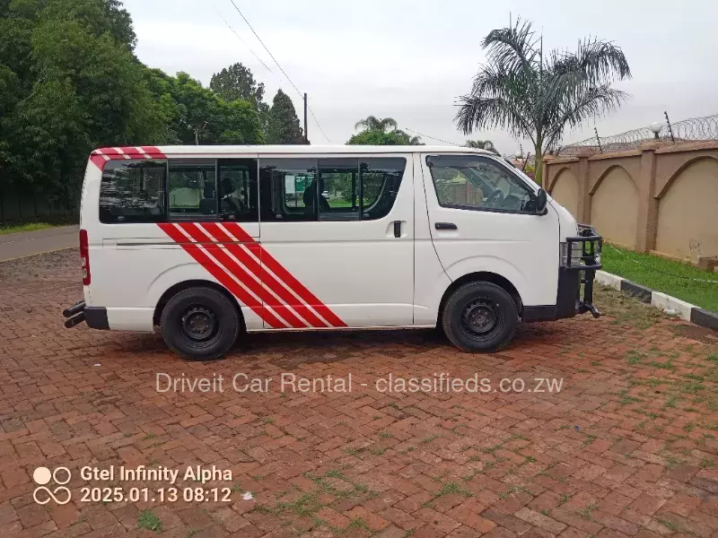 Toyota Hiace 10 seater (baby quantum)