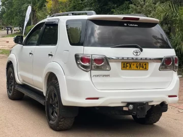 Toyota Fortuner 2011