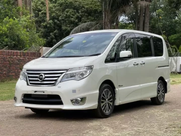 Nissan Serena 2015