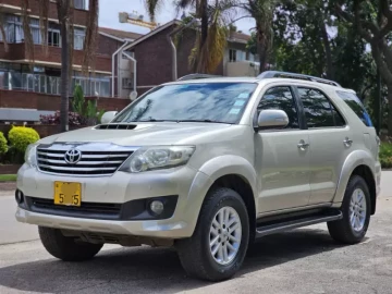 Toyota Fortuner 2013