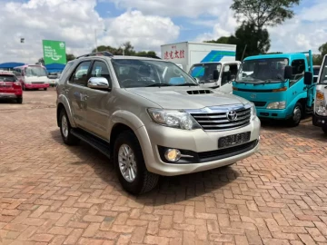 Toyota Fortuner 2015