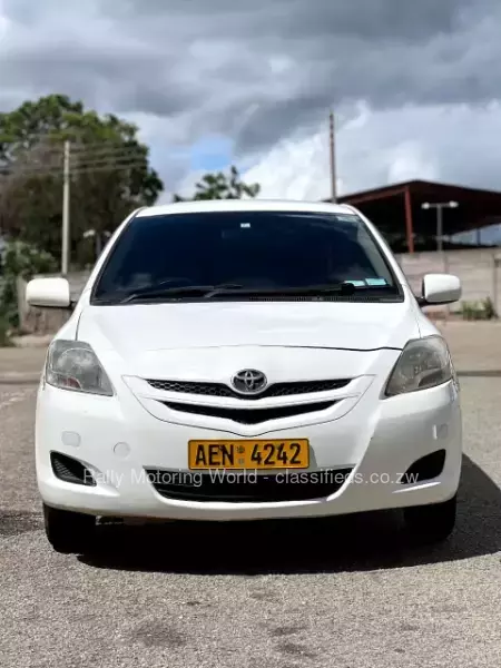 Toyota Belta 2006