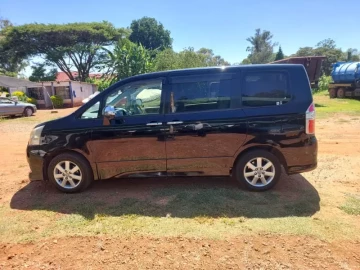 Toyota Noah 2008