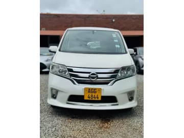 Nissan Serena 2013