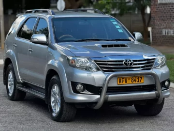 Toyota Fortuner 2013